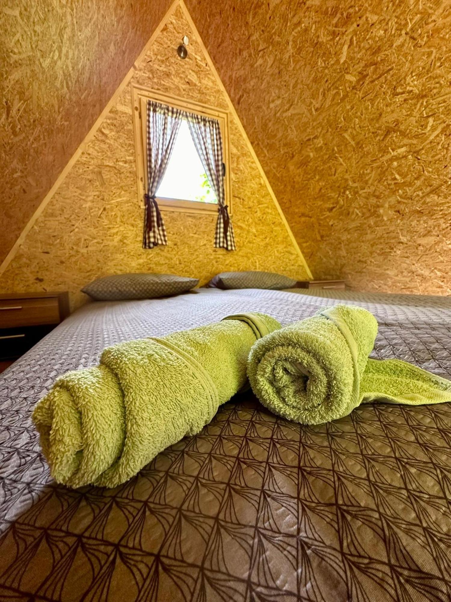 Glamping Krn Hotel โคบาริด ภายนอก รูปภาพ